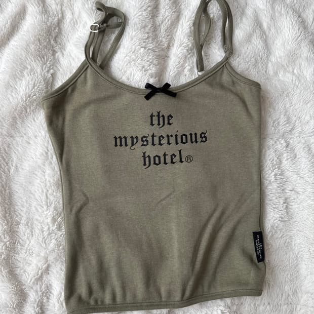 더미스테리어스호텔 레터링 나시