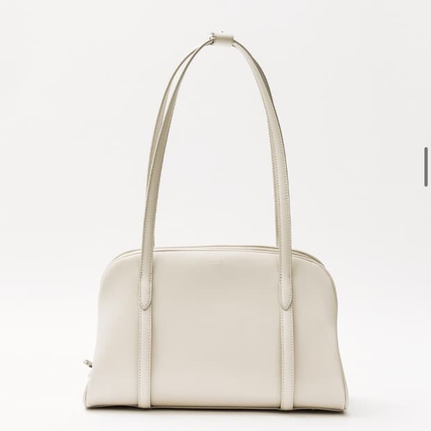 몽드몽드 모먼트 숄더 백 미디움 사이즈 아이보리 컬러