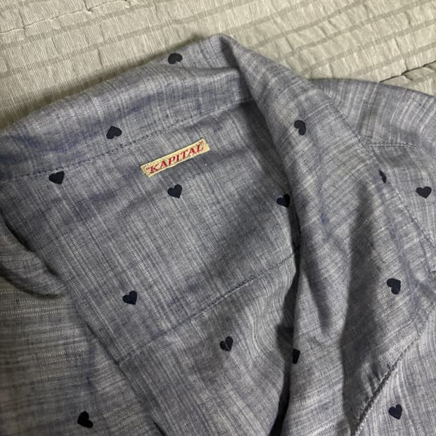 캐피탈 하트패턴 셔츠