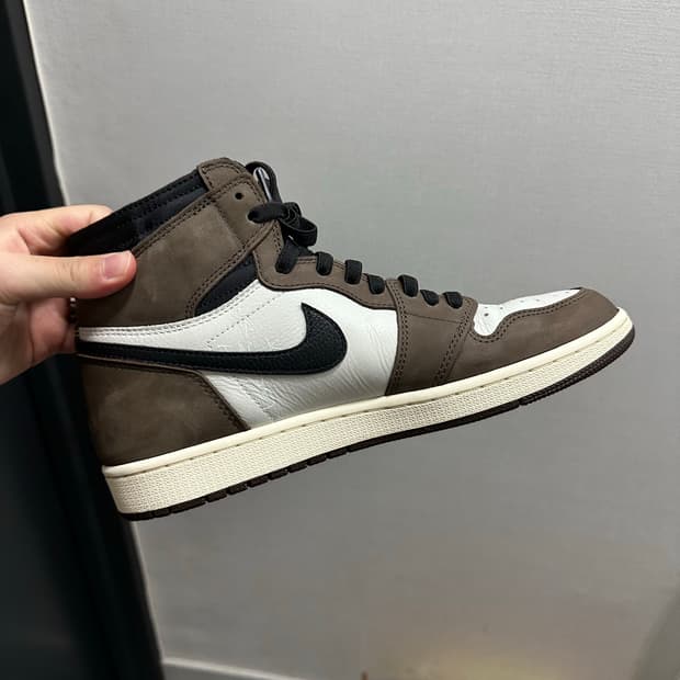 나이키 에어 조던1 트래비스 스캇 모카 275