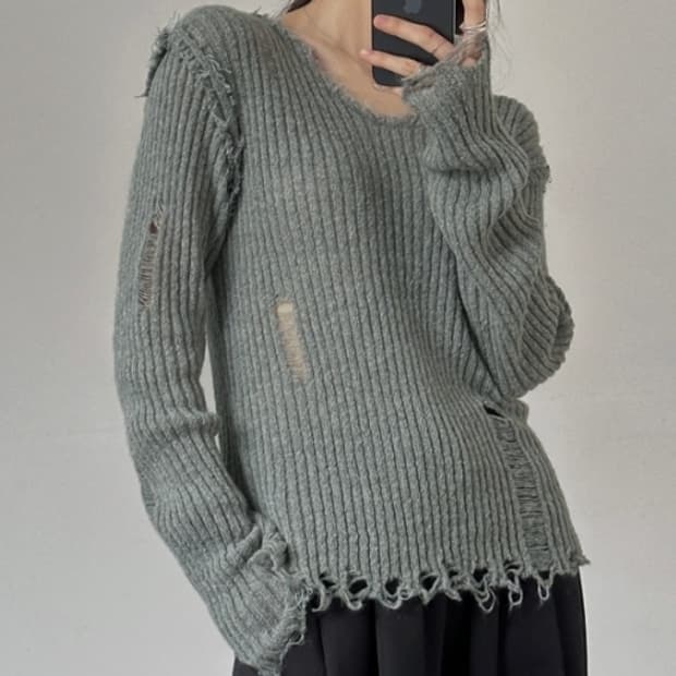 그런지 울 데미지 브이넥 니트