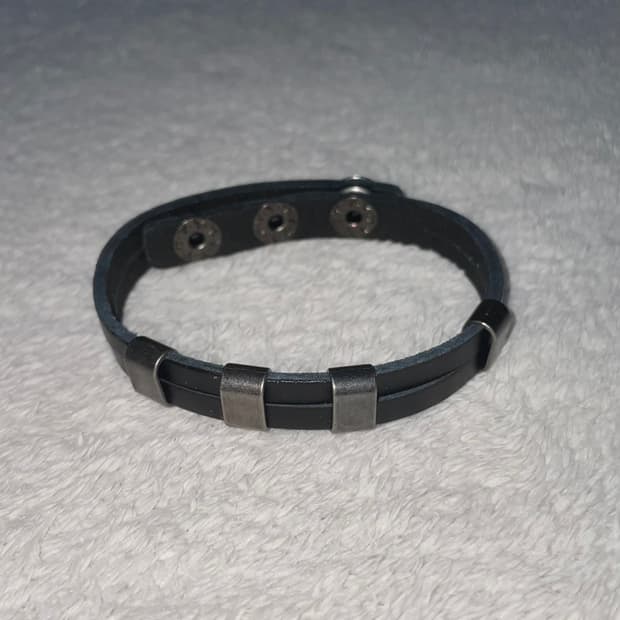 black leather bracelet 블랙 가죽 팔찌