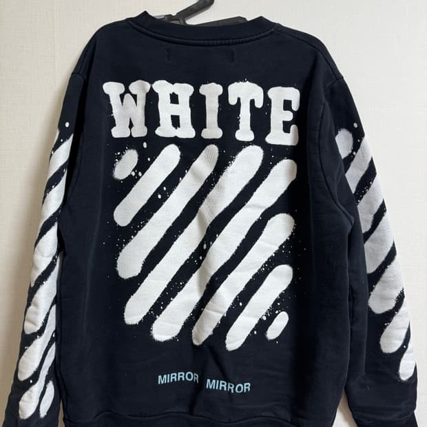 오프화이트 맨투맨