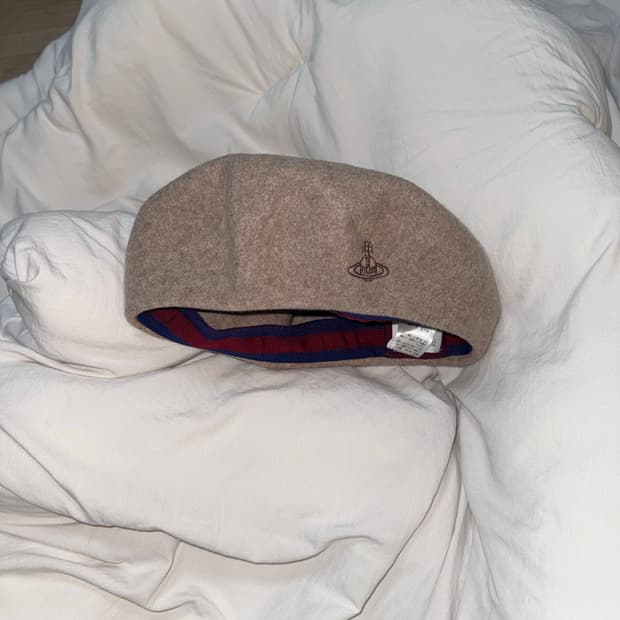 비비안웨스트우드 울 베레모