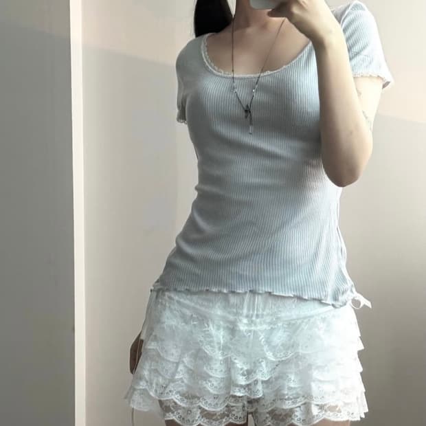 언샤픈 빈티지 페일블루 레이스 티셔츠