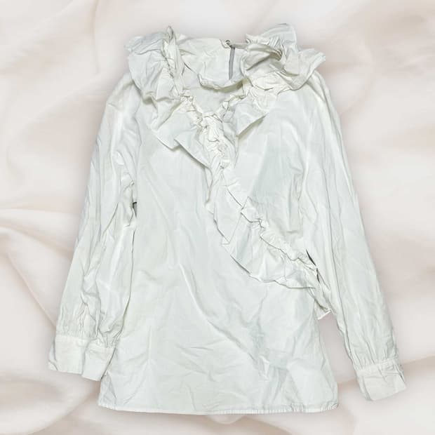 화이트 프릴 블라우스 긴팔 셔츠