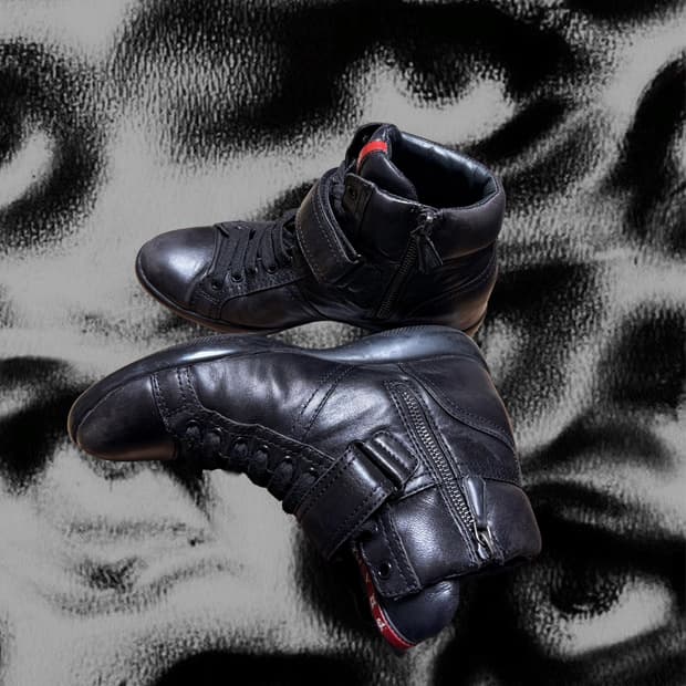 프라다 스포츠 레더 벨트로 집업 하이탑 스니커즈 36.5