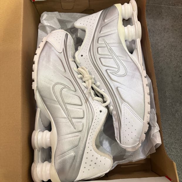 (W) 나이키 샥스 R4 화이트 메탈릭 실버