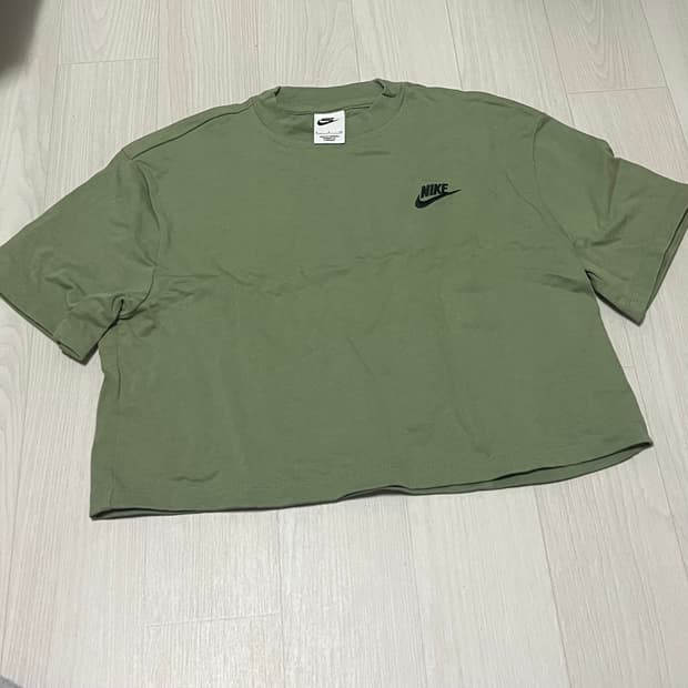 나이키 크롭 반팔 티셔츠 카키