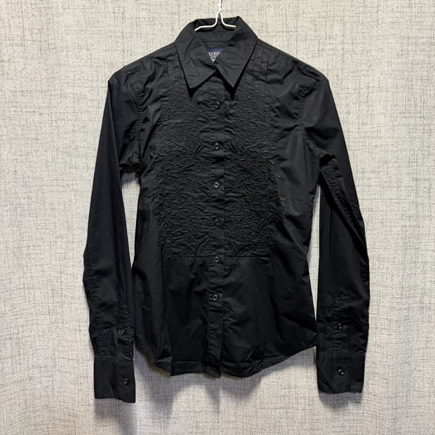 폴로진스컴퍼니 블랙 자수 셔츠 