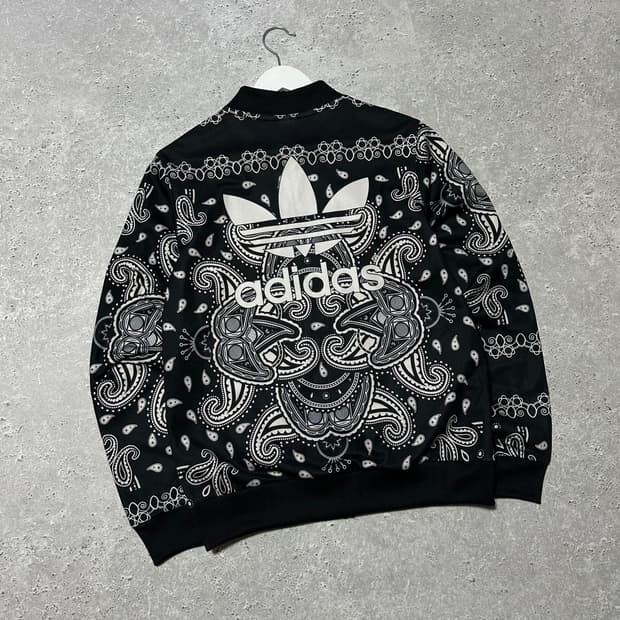 아디다스 페이즐리 빅로고 트랙탑