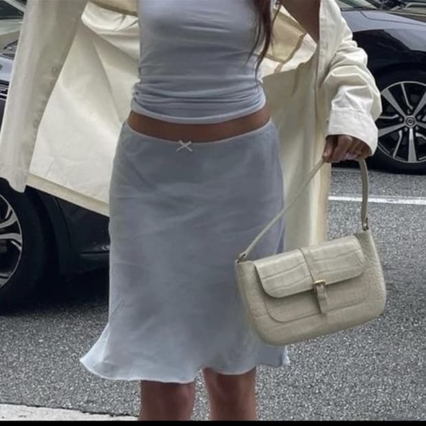 브랜디멜빌 베이비블루 미디 스커트