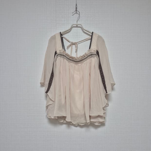 리즈리사 샘플 블라우스 베이지