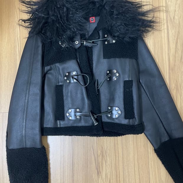 SJYP 스티브제이앤요니피 양가죽 무스탕