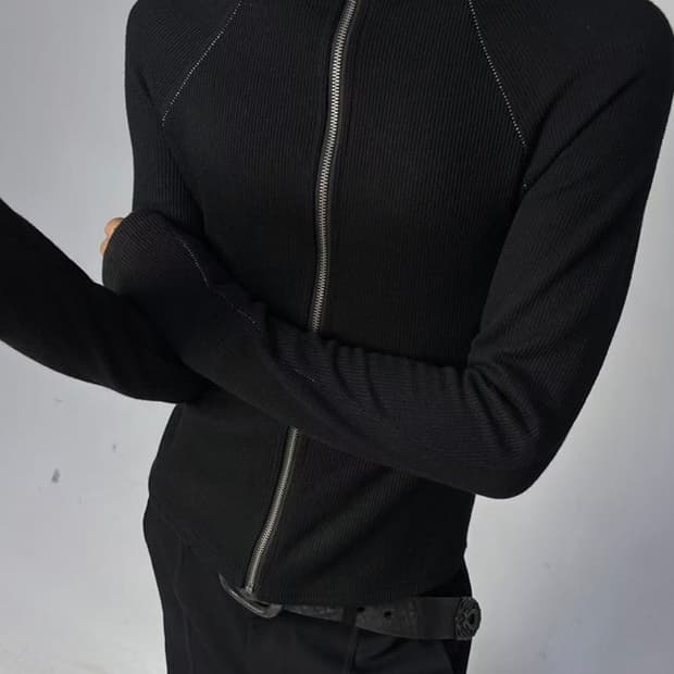 Minimal Seam Zip-Up Top (새상품)