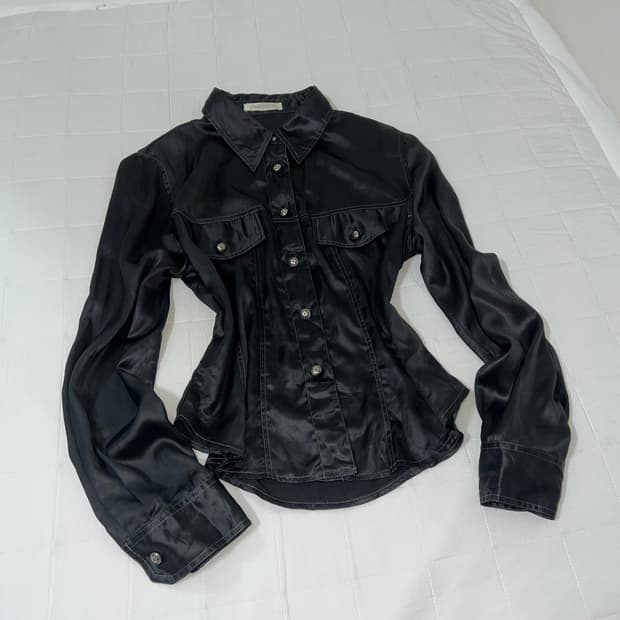 black pocket shirt