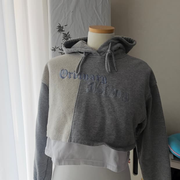 오디너리 홀리데이 레이어드 크롭후드티