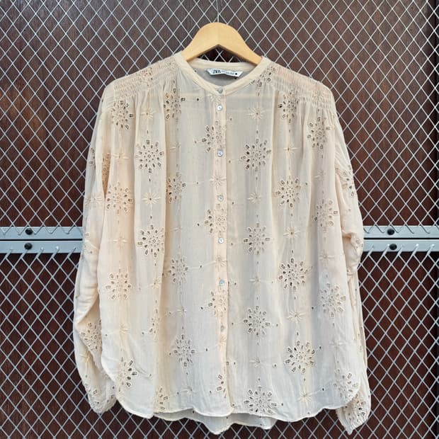 ZARA 자라 아일렛 펀칭 자수 아이보리 블라우스 M