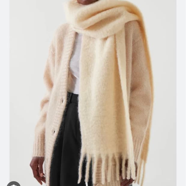 코스 모헤어 머플러 아이보리