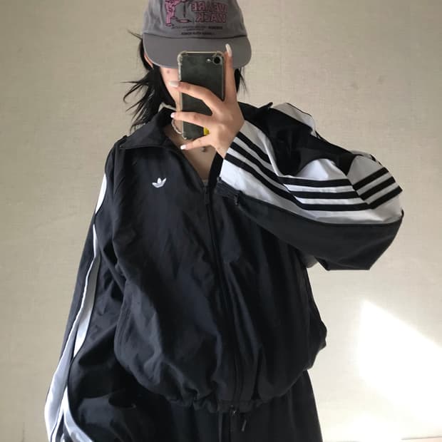 아디다스 지퍼디테일 바람막이