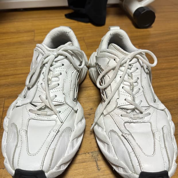 발렌시아가 먼데이 화이트 43