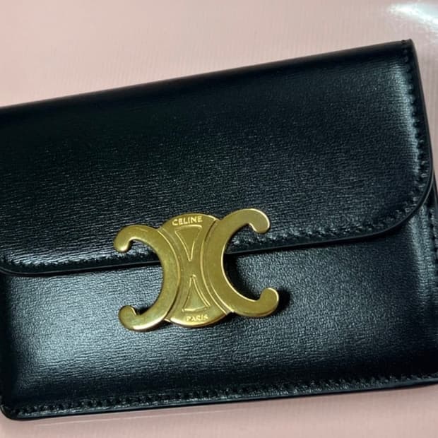 셀린느 트리옹프 플랩 카드지갑 카프스킨 블랙