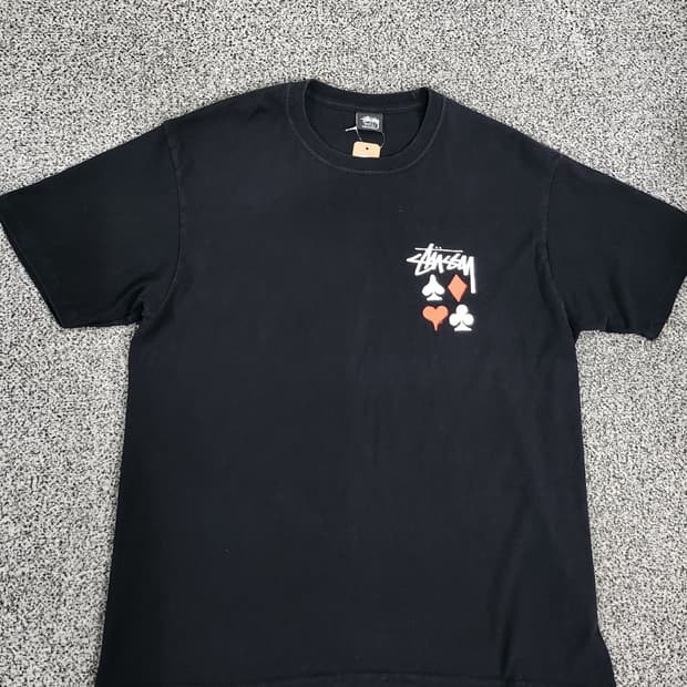 스투시(STUSSY) 트럼프 카드 수트 로고 반팔티 L
