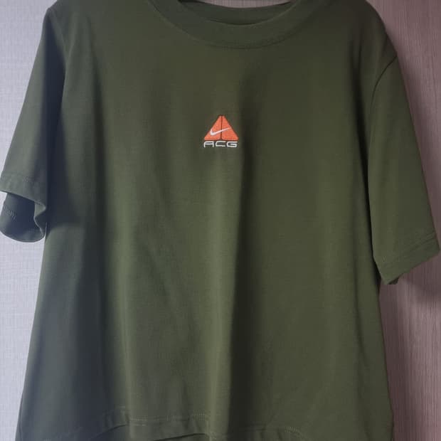 나이키 ACG 반팔티 카키
