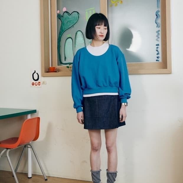 (구함) Falt u-neck crop swearshirt 폴트 맨투맨