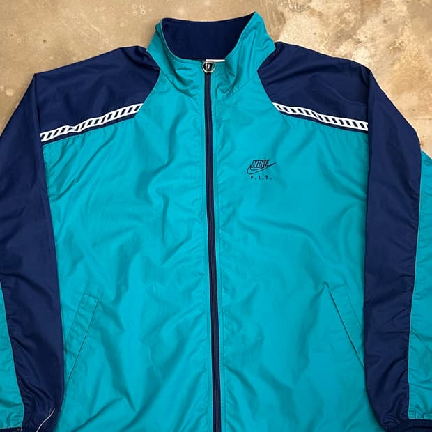 100 나이키 F. I. T. 테일원드 바람막이