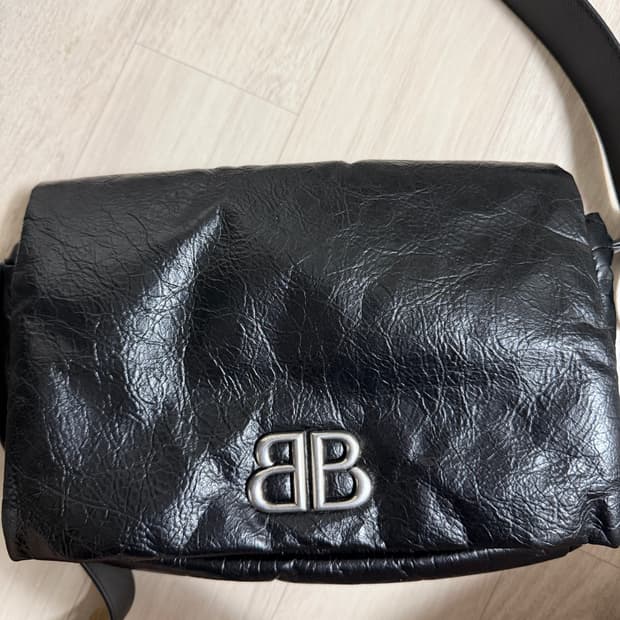 발렌시아가 모나코 스몰 크로스백 판매합니다