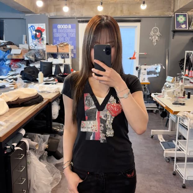 Dolce & Gabbana V-neck Graphic Tee Black