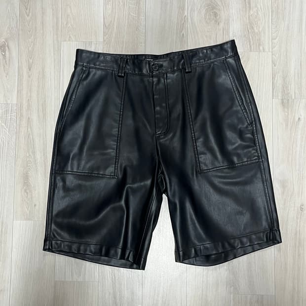 Zara 페이크레더 쇼츠