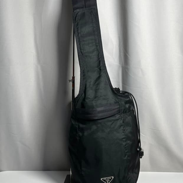 PRADA 프라다 나일론 드로스트링 크로스백