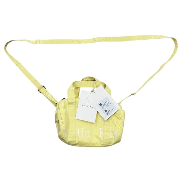 마뗑킴 글로시 로고 스포티 미니 더플백 크로스백 가방 옐로우