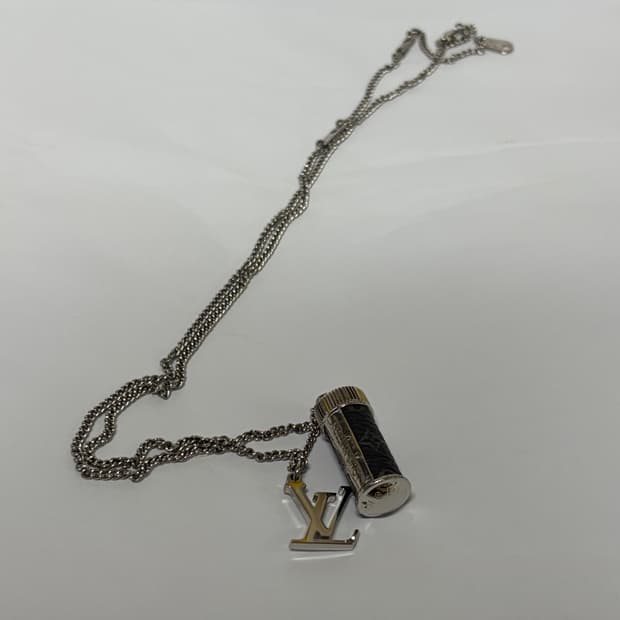 루이비통 모노그램 이클립스 참 목걸이 (풀박스)