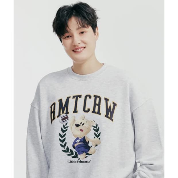 [김희진 선수 X 로맨틱크라운] 발리 베어 스웻 셔츠_라이트 그레이