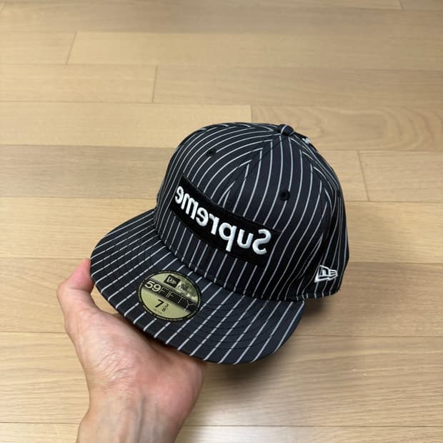 슈프림 꼼데가르송 뉴에라