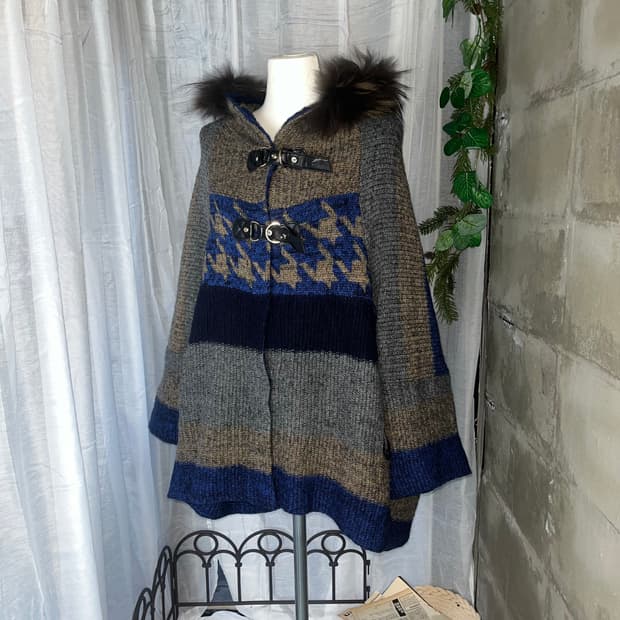 케이프 퍼 니트가디건