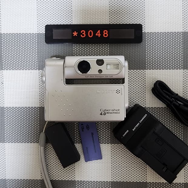 소니 사이버샷 DSC-F77 실버바디 디지털카메라