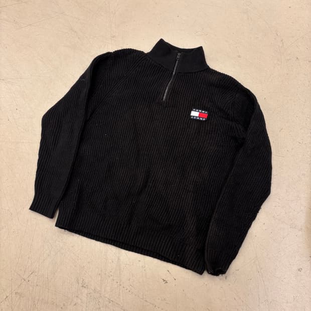 타미진스 스몰로고 반집업 니트