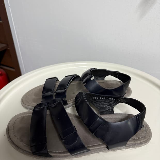 솔리드옴므 소가죽 블랙 스트랩 샌들 39