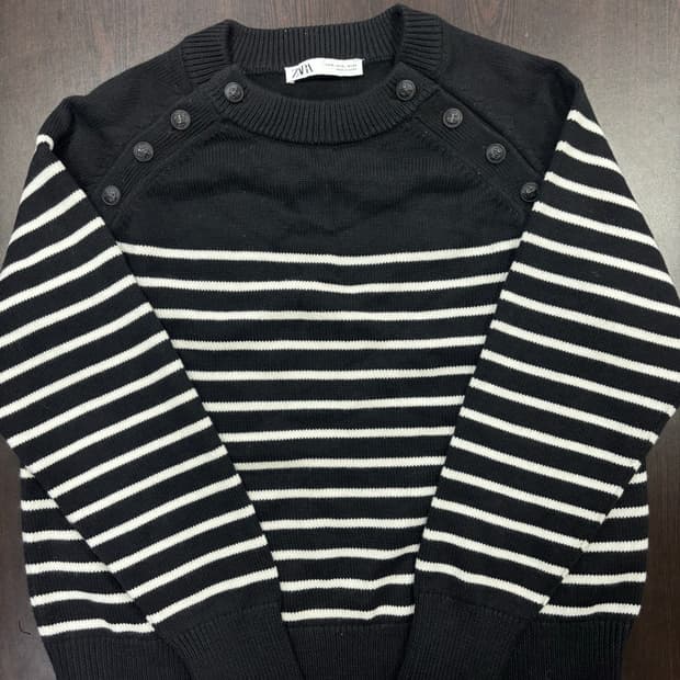 자라 블랙/화이트 스트라이프 니트