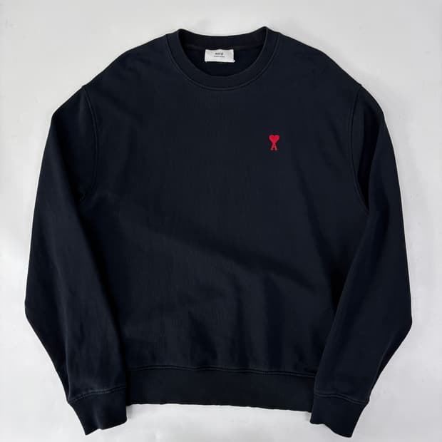 AMI 아미 스몰 하트 맨투맨