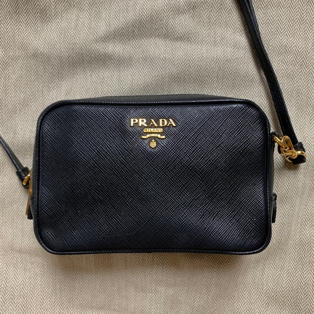 정품) 프라다 블랙 사피아노 미니 크로스백 금장
