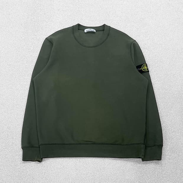 스톤아일랜드 와펜 패치 크루넥 맨투맨 카키