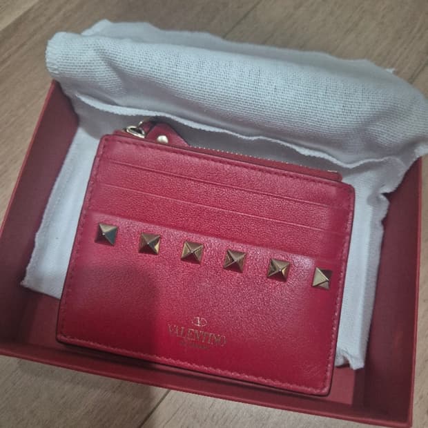 발렌티노 락스터드 카드지갑