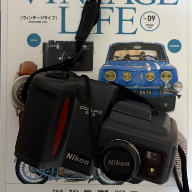 📸🖤 레트로 감성 끝판왕 회전식 바디 니콘 쿨픽스 995 (Coolp