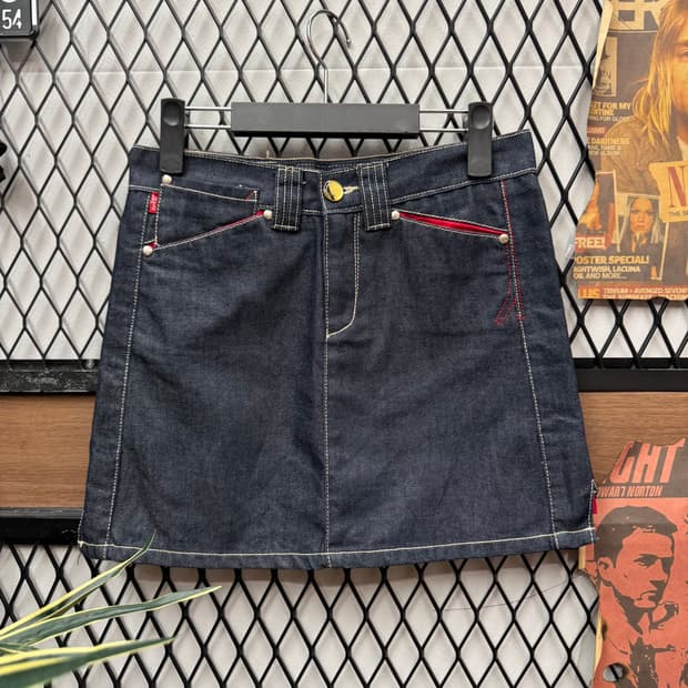 00s 리바이스 엔지니어드 데님 숏 스커트 후면 투포켓 포인트 중청