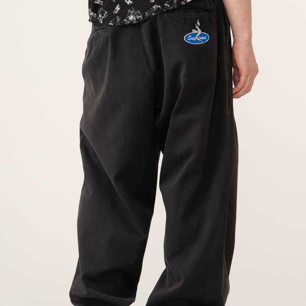 슈프림 핀업걸 치노